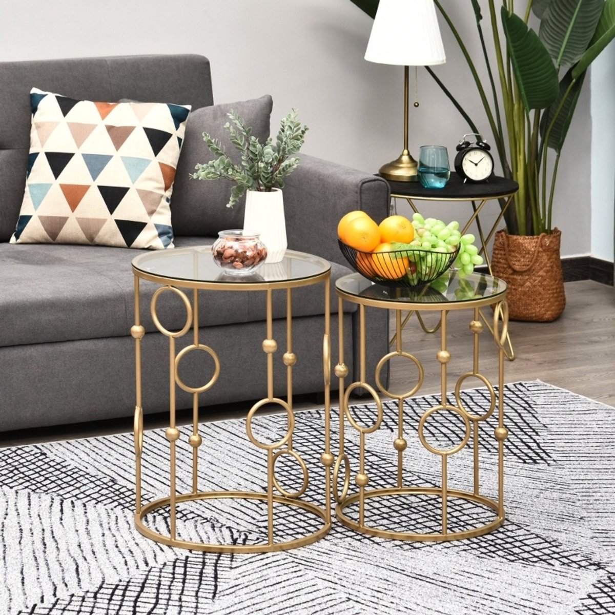 MEUNIQ set van 2 bijzettafels rond met glazen blad, nestbare salontafel voor woonkamer of slaapkamer, metaal en gehard glas, goud
