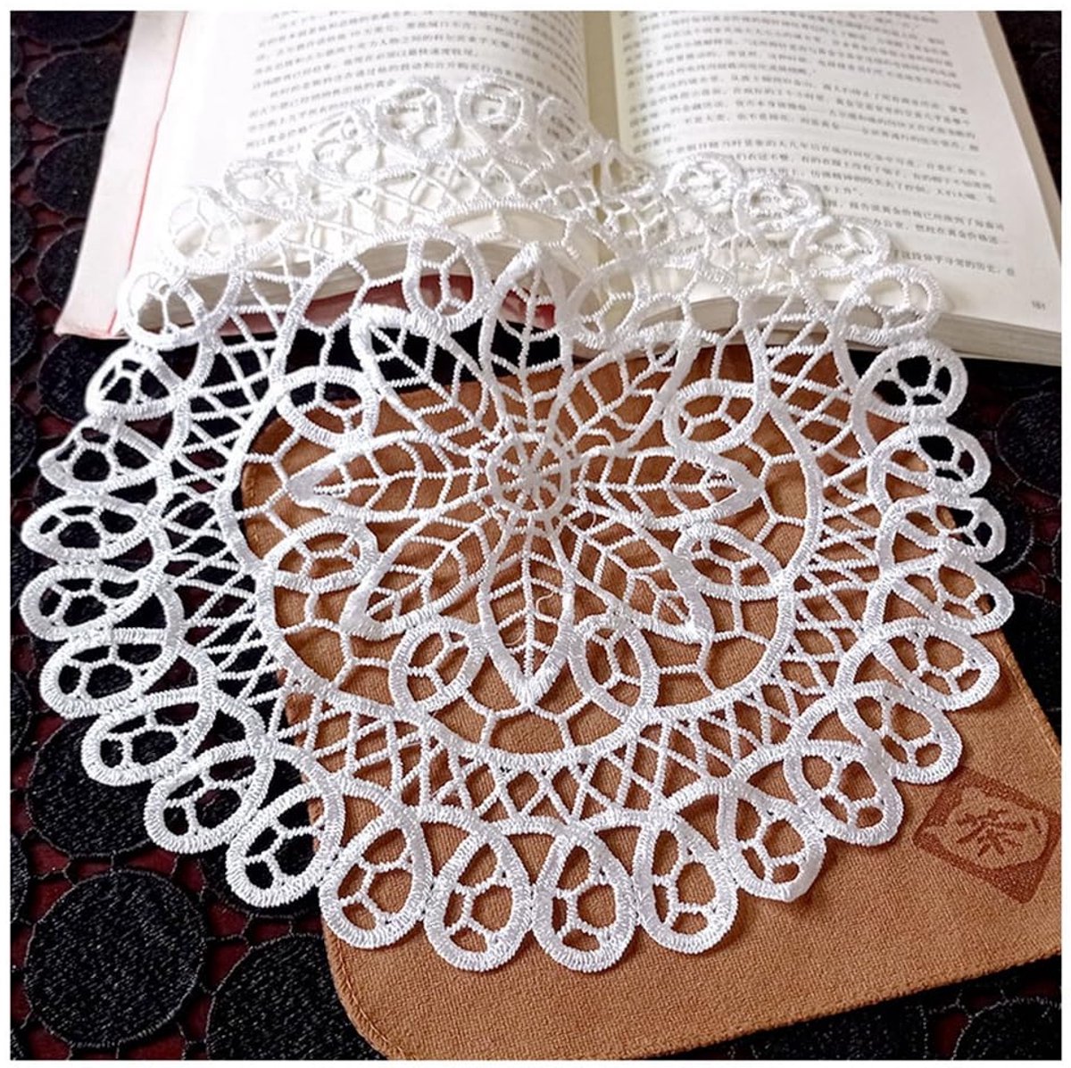 Yurosiay 2 stuks witte kanten kleedjes, vintage, ronde kant, handgemaakt, gehaakt tafelkleed, elegant, bloemen, borduurwerk, tafelset, ronde kant, tafelmat, gehaakt tafelkleed, camelia's