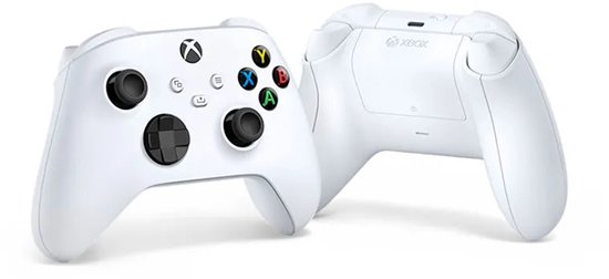 Twee witte Xbox controllers, één van voren en één van achteren. De controller van voren heeft een zwart kruisje, analoge sticks en gekleurde knoppen (A, B, X, Y).