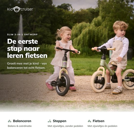 Twee kinderen op een Kidcruiser loopfiets in een park.