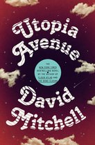 Boekcover 'Utopia Avenue' van David Mitchell, met een nachtelijke hemel met wolken en sterren.
