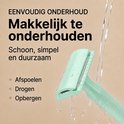 Mintgroen scheerapparaat wordt afgespoeld onder water, met tekst "Makkelijk te onderhouden".