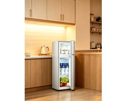Deze compacte minikoelkast met dubbele deur en vriesvak heeft een inhoud van 43 liter en is ruimtebesparend waardoor hij geschikt is voor slaapkamers woonkamers keukens kantoren en studentenkamers Afmetingen 67*39*35,5 cm zilver)