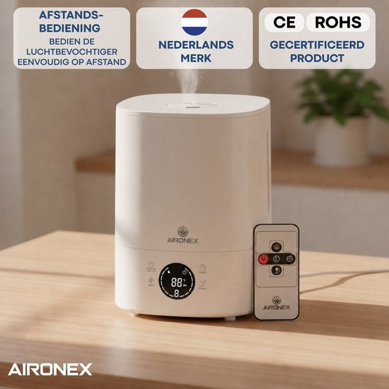 Witte Aironex luchtbevochtiger met afstandsbediening op een houten tafel.