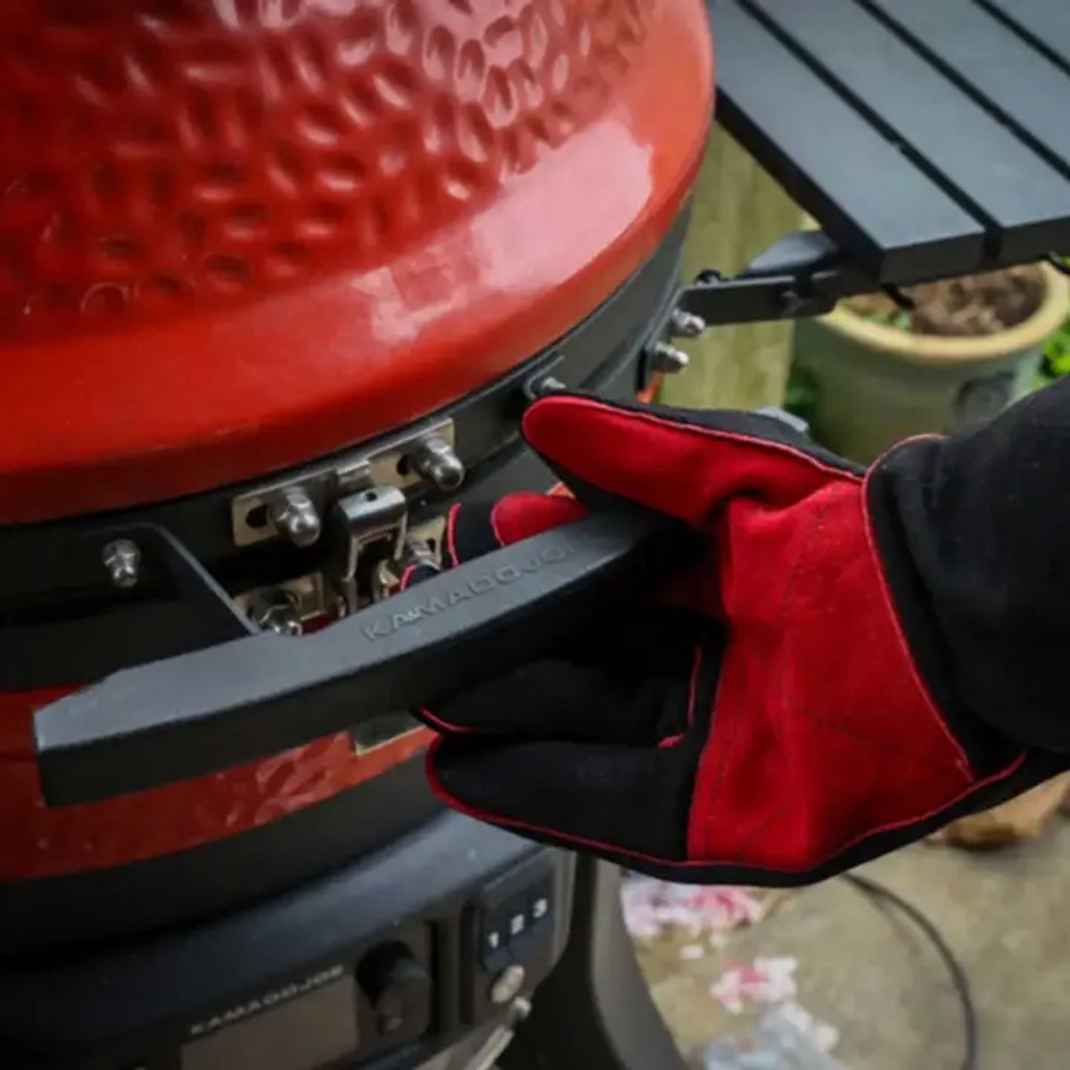 Kamado Joe Classic - Kamado with Cover and Gloves