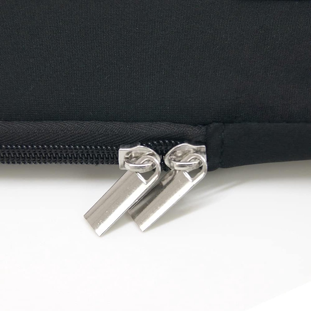 Beschermhoes voor tablet en laptop 10-11 inch - zacht neopreen - zwart - ideale bescherming - ShopVlot