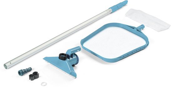 Een blauwe zwembad onderhoudsset met een uitschuifbare steel, schepnet en stofzuigmond op een witte achtergrond.