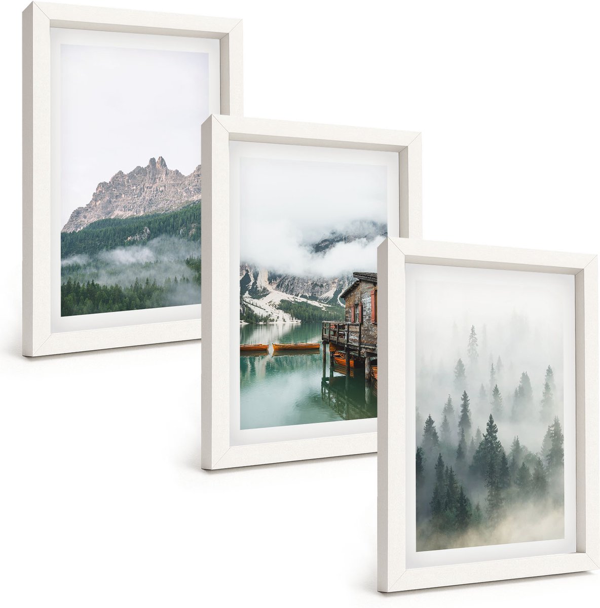 Wallfluent 3-Delige Schilderij Set - Bergen, Meer, Huisje En Mist In Het Bos - 20 x 30 - Wanddecoratie - Woonkamer Decoratie - Interieur Decoratie