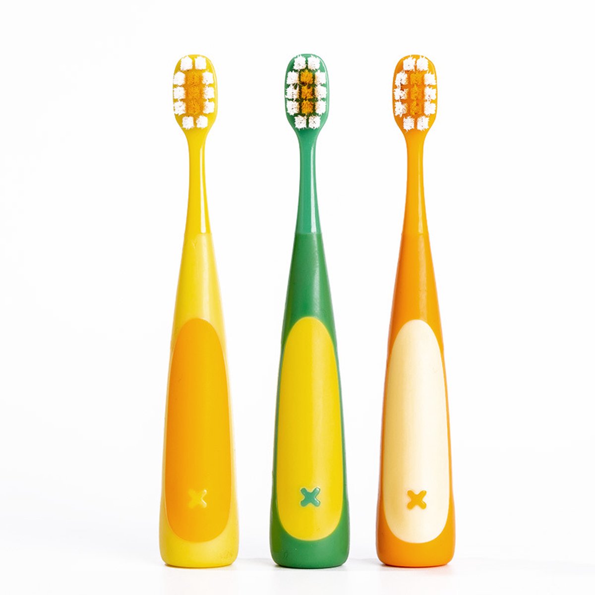 Leuke tandenborstelset van 6 (2 gele + 2 groene + 2 oranje) Geschikt voor kinderen van 3-6 jaar.