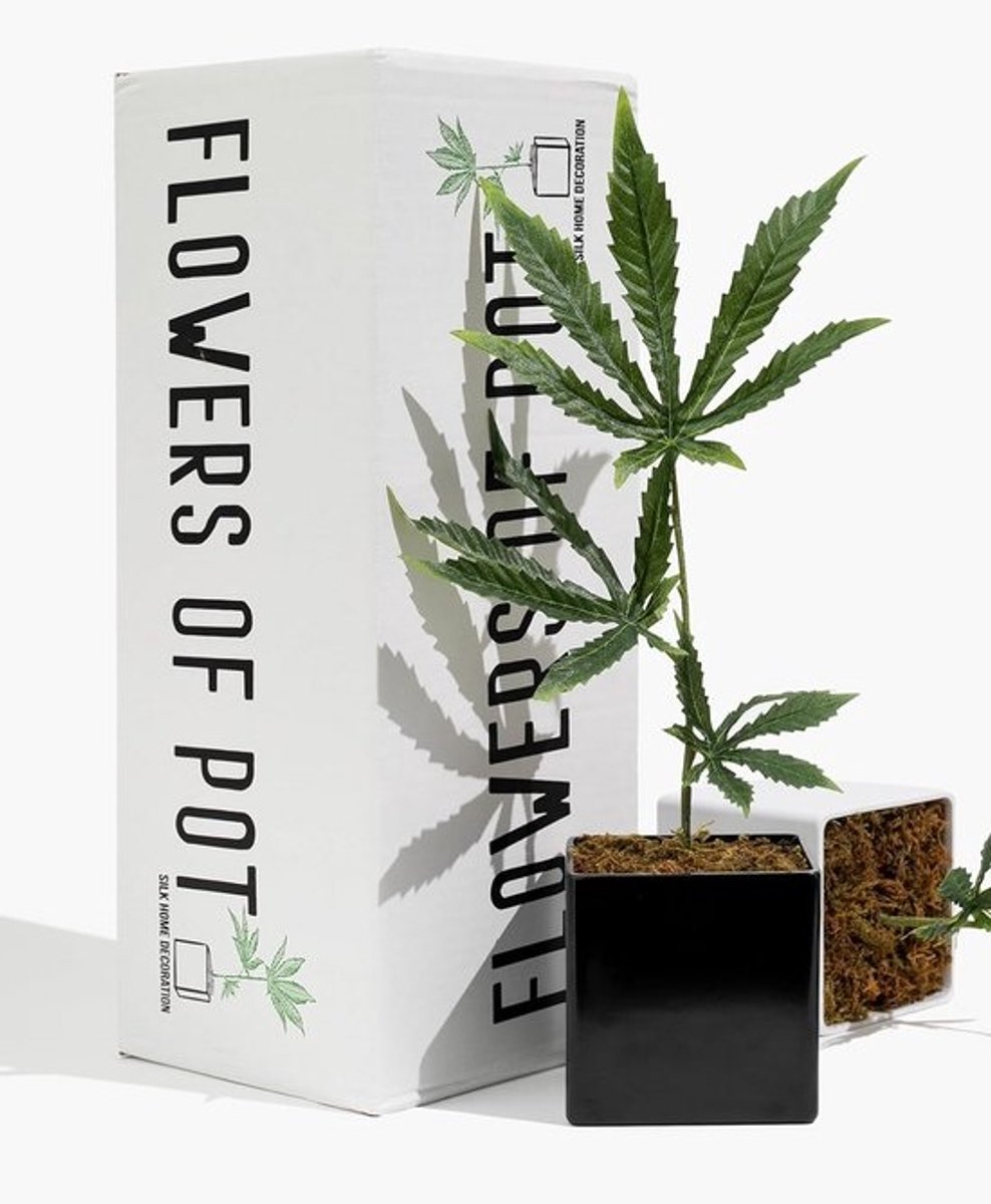 Realistische Kunstplant Decoratie - Nep Cannabis Plant voor de Binnenruimte