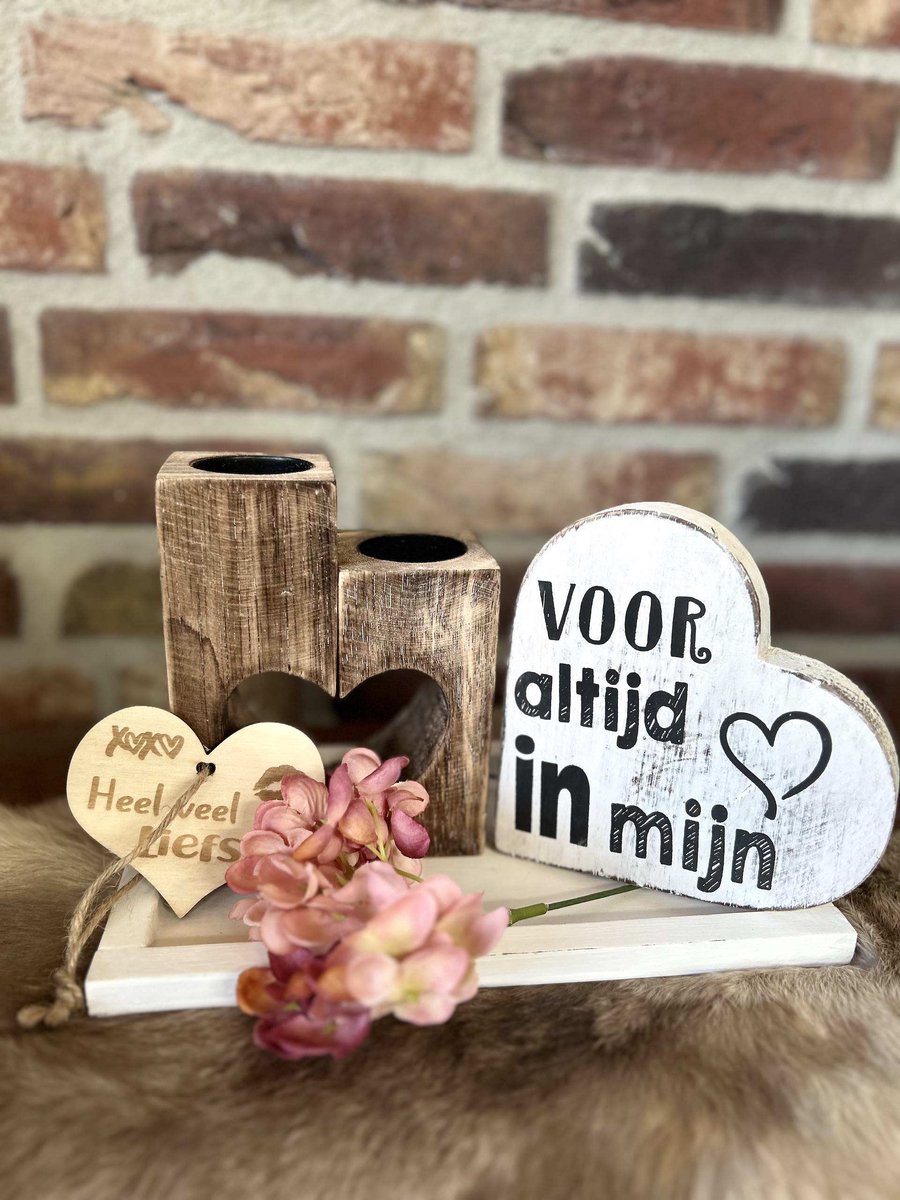 Creaties van hier – dienblaadje wit - hortensia bloem – waxinehouders in de vorm van een hart- teksthart Voor altijd in mijn hart wit - met houten hartje
