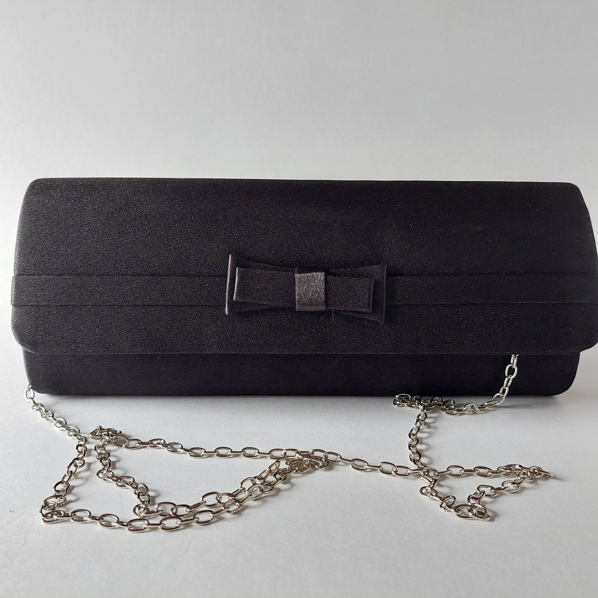 Clutch dames - zwart - envelop model - satijn - strikje voorzijde - speciale gelegenheden