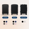 Drie verschillende zwarte koffers (London, Berlin, New York) met kleuropties.