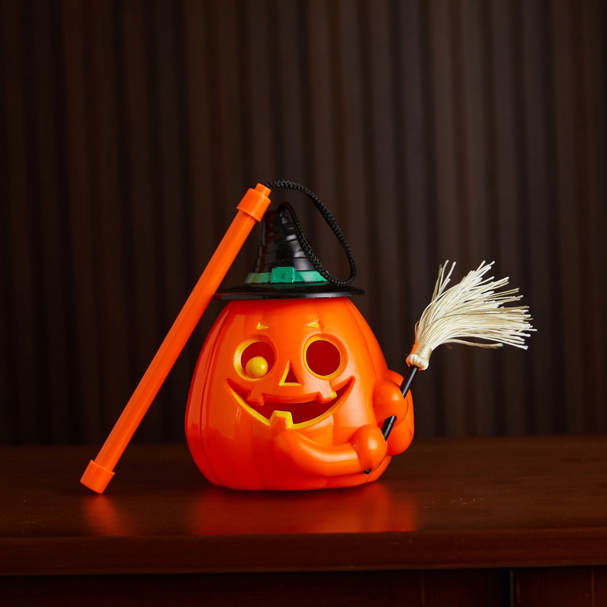 Draagbare - lichtgevende pompoenlantaarn voor Halloween - met handvat - 16x13x11 cm - Feestdecoratie - Geschikt voor binnen en buiten - Geeft licht in het donker