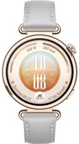 Huawei Watch GT 7 met lichtgrijze lederen band, gouden kast en wijzerplaat met datum.