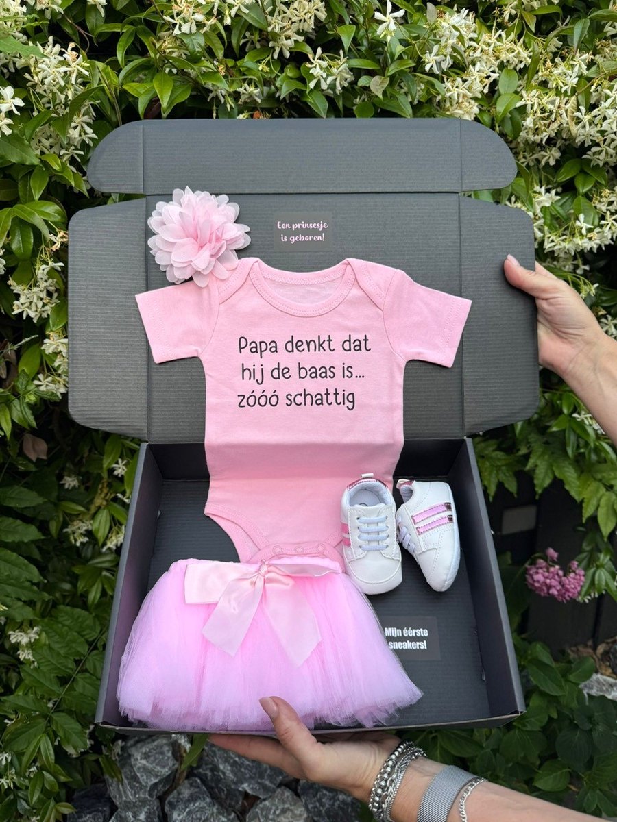 Kraamcadeau meisje - Papa denkt dat hij de baas is met roze romper - geboortecadeau meisje – foto 2