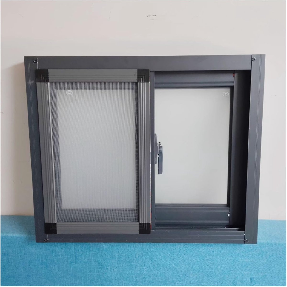 Schuifraam Dubbele Ruit - Geïsoleerd Glasvezel Scherm - Ventilatie en Isolatie - Aanpasbare Afmetingen - Op Maat Gemaakt - Grijs