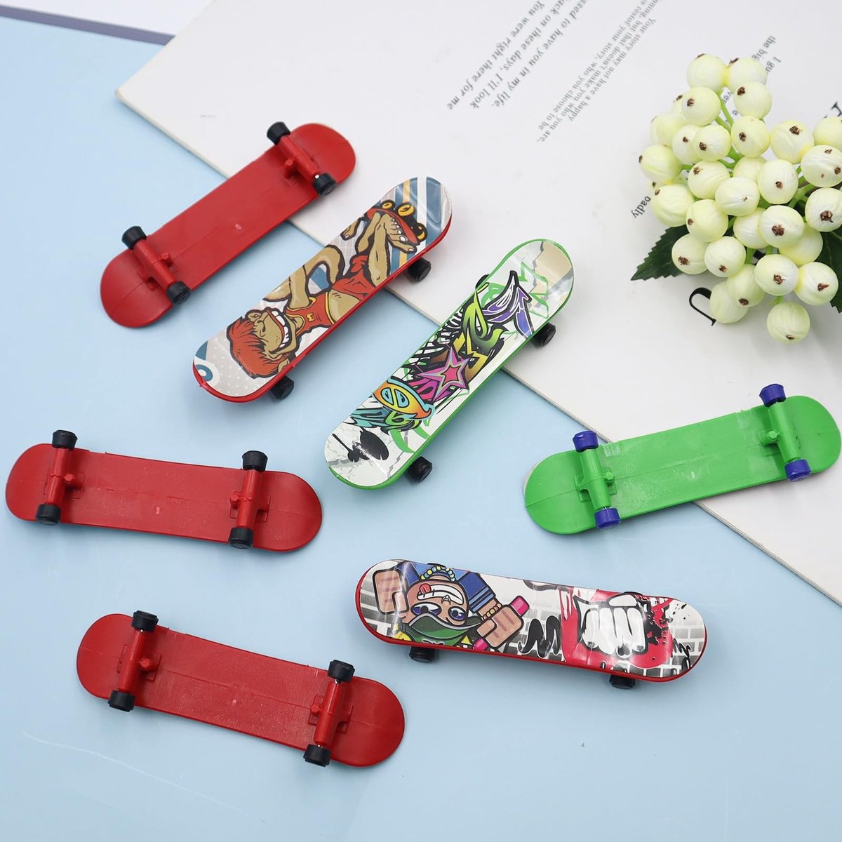 Dailygoods- Vingerskateboard 30 Stuks - Mini Skateboardset - Vingerboard Speelgoed - Creatief Gastgeschenk - Polypropeen - 9,5 x 2,7 x 1,9 cm - Mini Skateboard