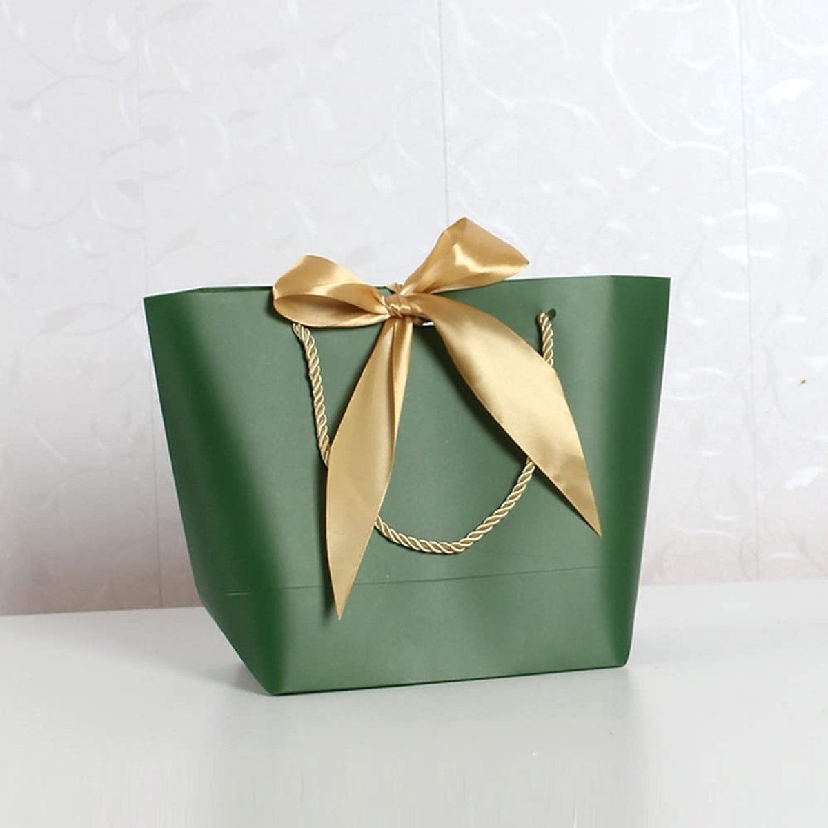 Dailygoods- Cadeauzakjes 10 Stuks - Papieren Zakjes - Geschenktas - Herbruikbaar - Waterdicht - Afmetingen 21 x 14 x 16 x 7 cm - Geschenkzakjes