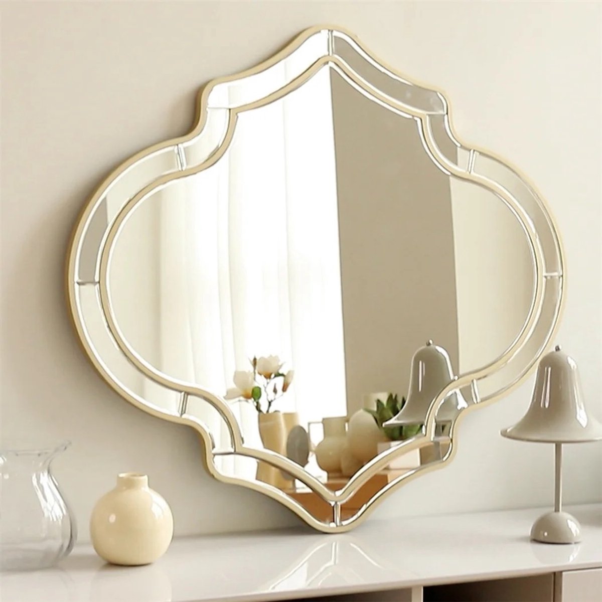 Dailygoods - Onregelmatige Zilveren Wandspiegel met Gouden Rand - Decoratieve Huisdecoratie