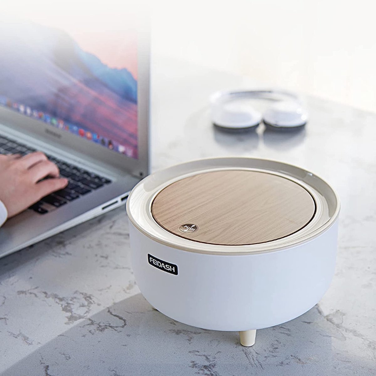 Dailygoods- Tafelvuilnisemmer met pop-deksel - Mini Prullenbak - Bureau Prullenmand - Afvalbak voor Badkamer/Kantoor - Hoogwaardig Materiaal - Veilig en Netjes