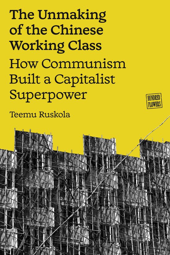 Boek 'The Unmaking of the Chinese Working Class: How Communism Built a Capitalist Superpower' door Teemu Ruskola met gele achtergrond en beeld van steigers.