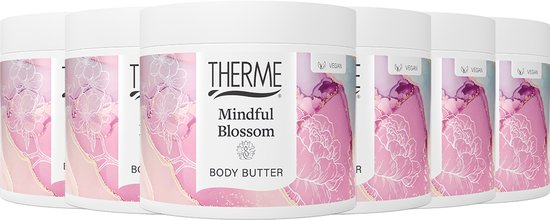 Voordeelverpakking van zes potten THERME Mindful Blossom Body Butter met roze bloemen en marmer design.