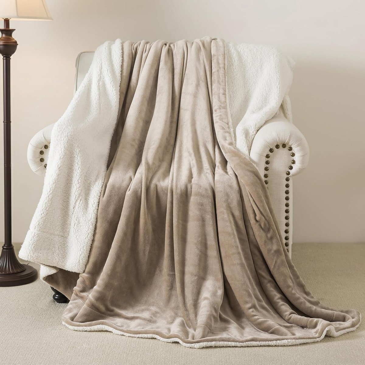 Zachte en Warme Sherpa Deken, Fluffy Fleece Deken voor Bank en Bed, 150 x 200 cm, Beige, Perfect voor de Winter