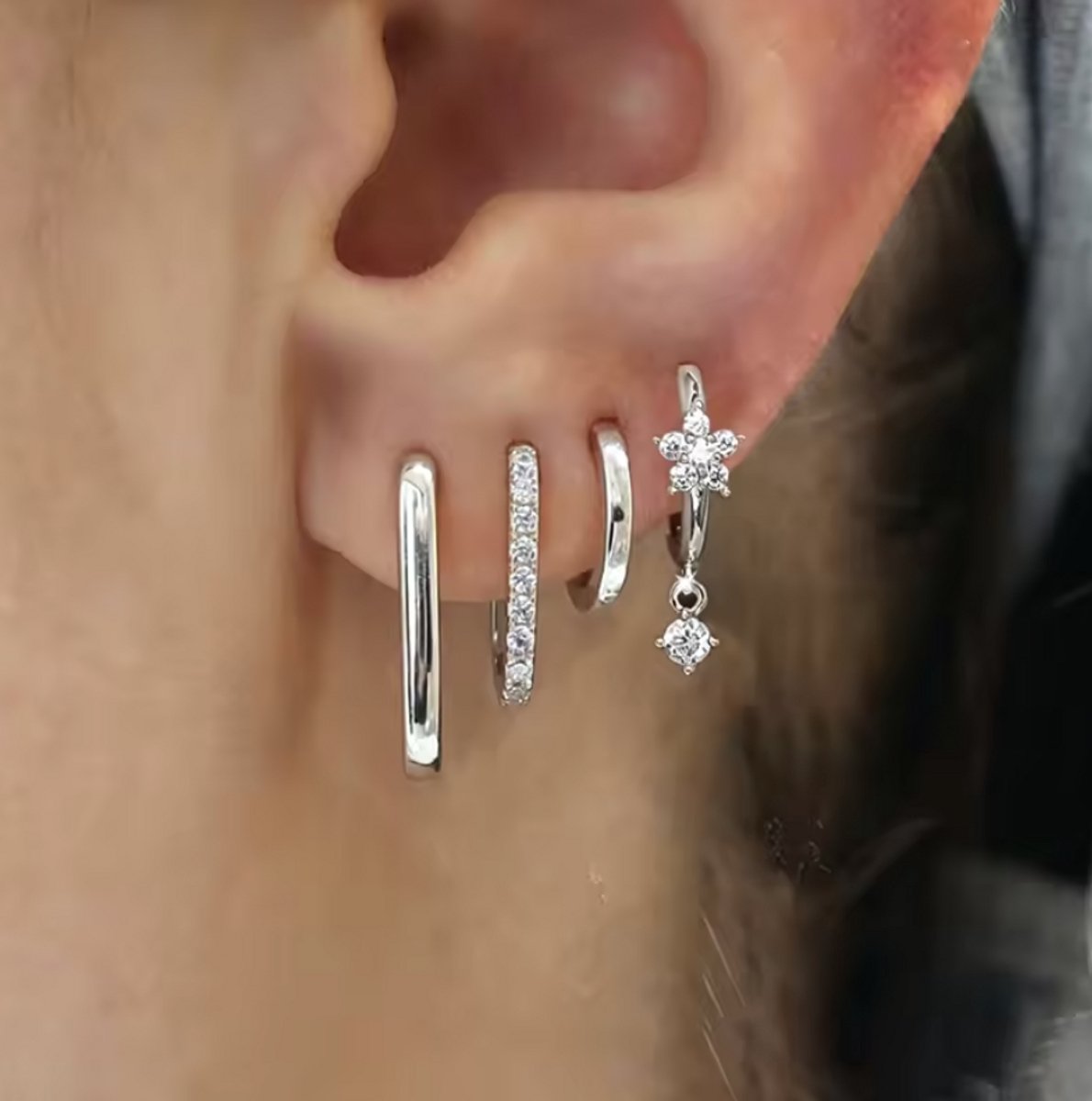 Oorbellen Set - 4 stuks - Kleur: Zilver - Luxe Oorbellen - Incl. Cadeauverpakking - Oorhangers / Oorring / Oorknopjes - Hoge Kwaliteit RVS - Stainless Steel / Roestvrijstaal - Verkleurt Niet - Oorbellen Set - Oorbellen Vrouwen / Dames
