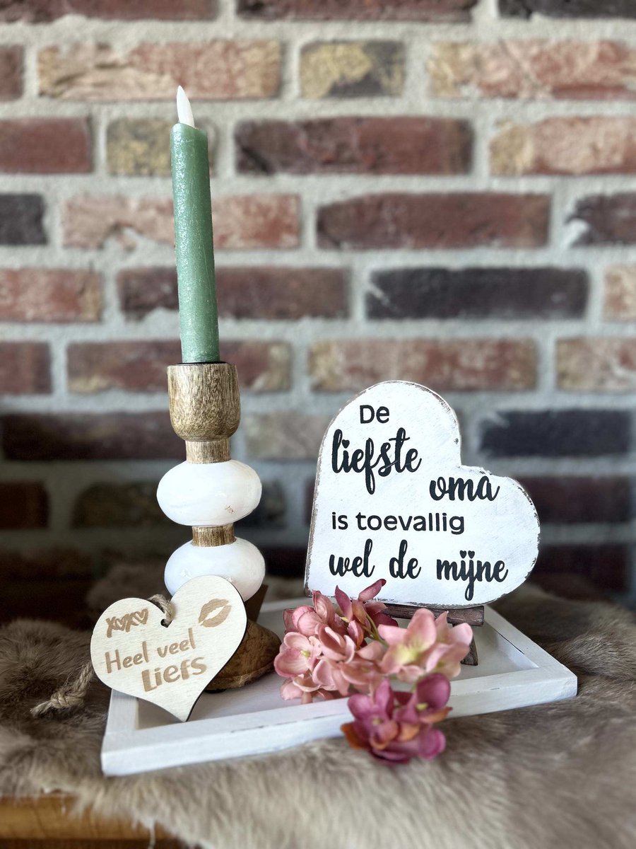 Creaties van hier – met houten hartje - Cadeau pakket De liefste oma - dienblaadje wit - bloem - ezel - kandelaar - teksthart oma wit