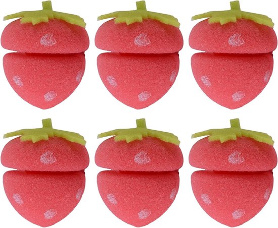 Zes rode aardbeienvormige haarrollers met groene blaadjes.