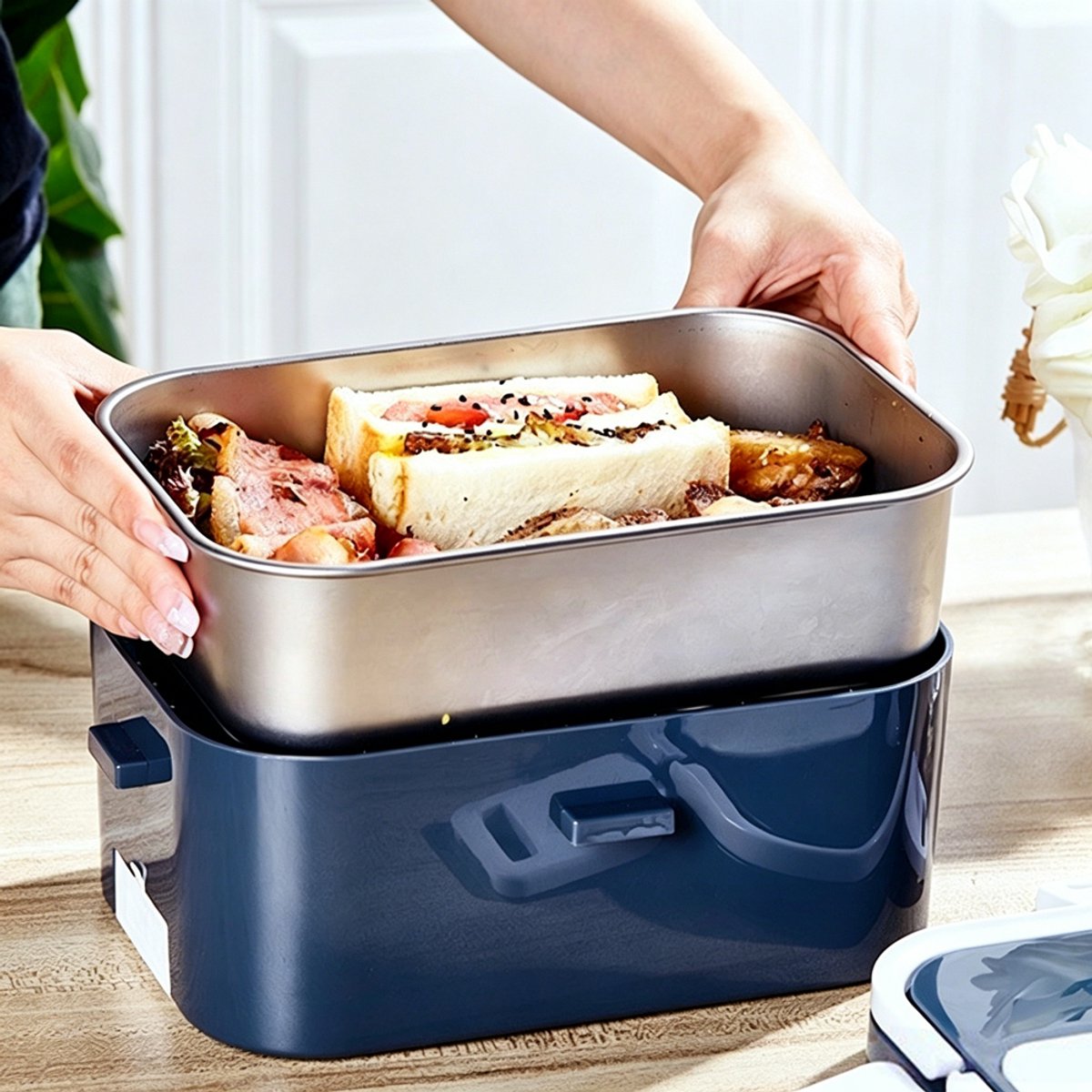 Elektrische lunchbox - Draagbare verwarmde lunchbox - 1,8 liter - Voedselcontainer - Lunchverwarmer voor thuis/in de auto - Elektrische lunchbox met stekker - Lekvrij ontwerp - Geschikt voor auto's en kantoren - Blauw — cadeau in Kookcadeaus - foto 6