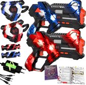 Oplaadbare lasergame set met 2 rode en 2 blauwe laserguns, 2 vesten, 2 bandjes en oplader. Laserguns hebben rode en blauwe 'lightning' details.