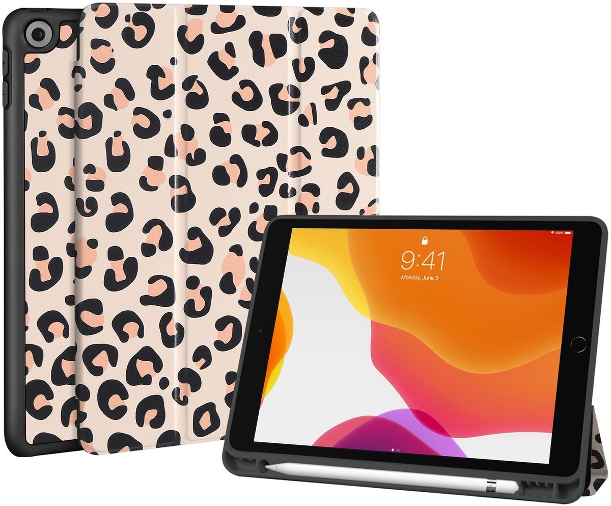 Omgoods - Hoes voor iPad 9e/8e/7e generatie 2021/2020/2019 - Kaki Luipaardpatroon met Penhouder