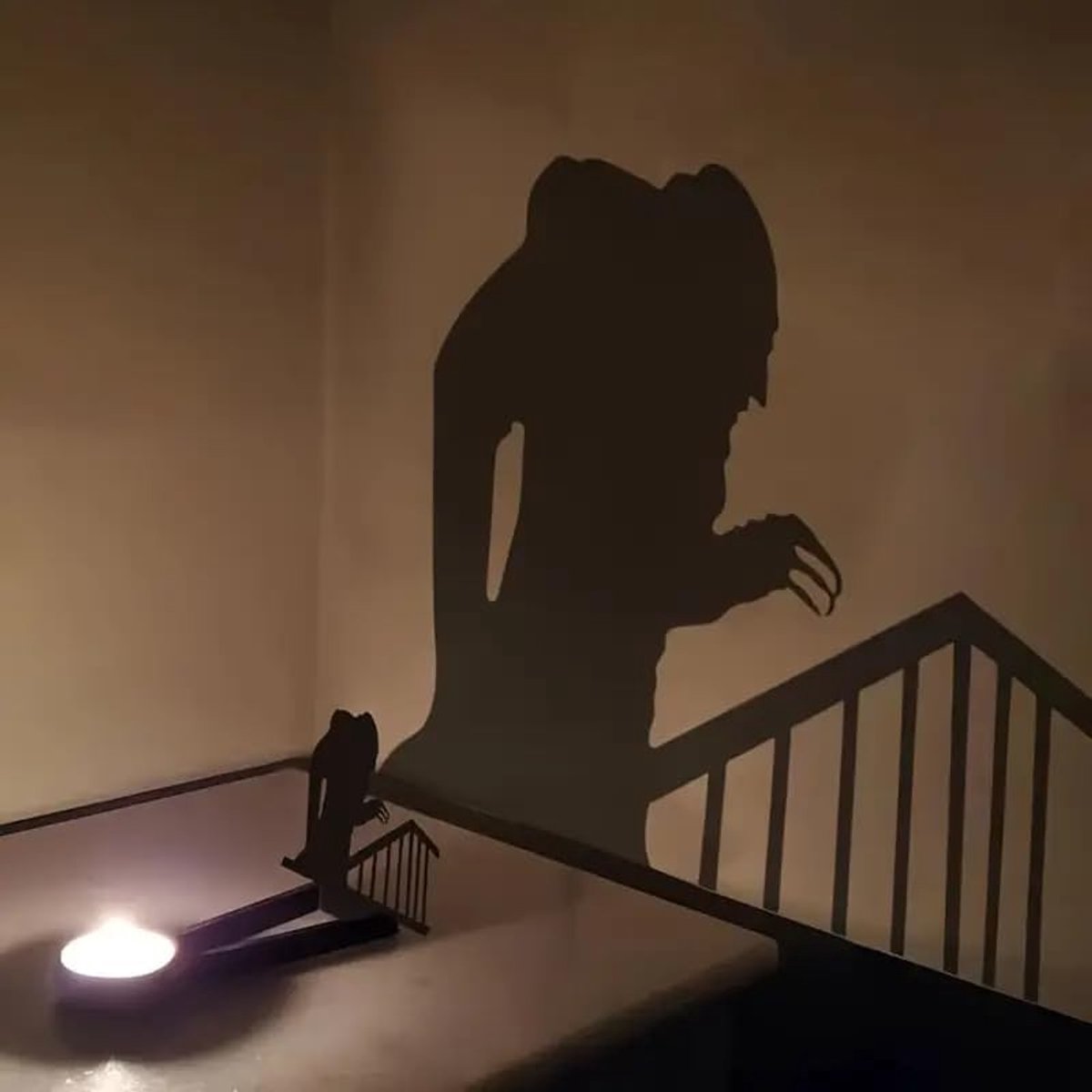 Omgoods - Tealight Holder Nosferatu Dracula - Metalen Kaarsenhouder voor Halloween