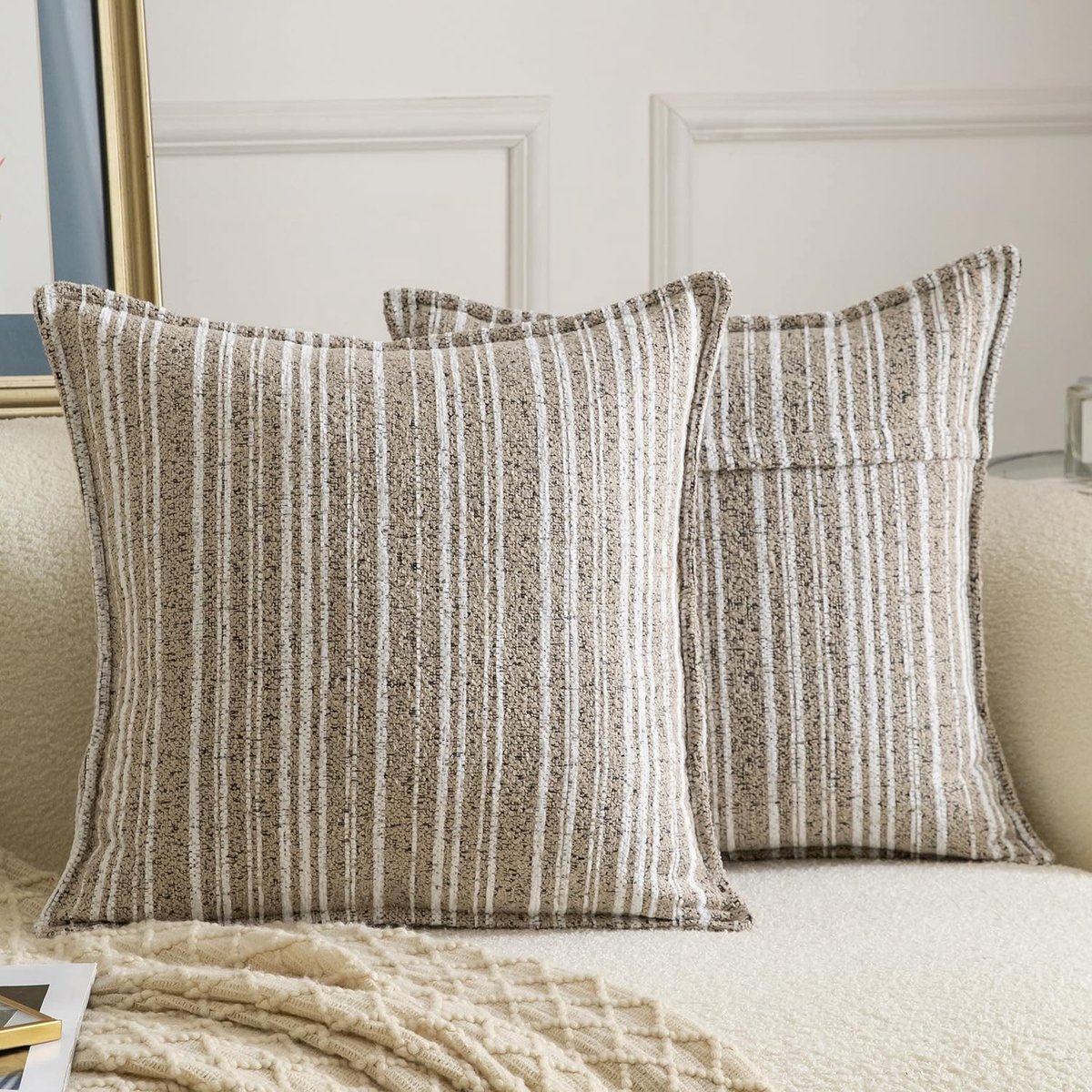 Omgoods - Set van 2 Boucle Kussenhoezen 40 x 40 cm Donkerbeige