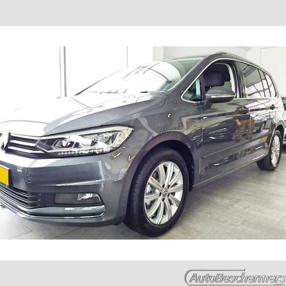 Stootlijsten set zwart voor VW Touran 09.2015-. De stootstrips zijn zelfklevend. Set a 4 stuks (#0016)
