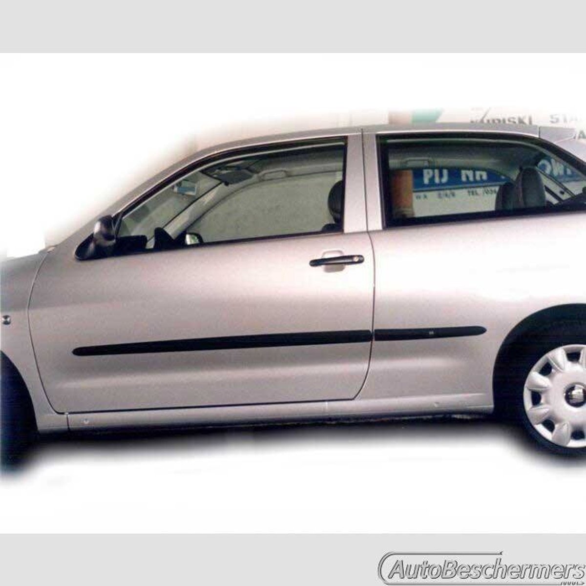 Stootlijsten set zwart voor Seat Ibiza 3-deurs 1994-05.2002. De stootstrips zijn zelfklevend. Set a 4 stuks (#006)