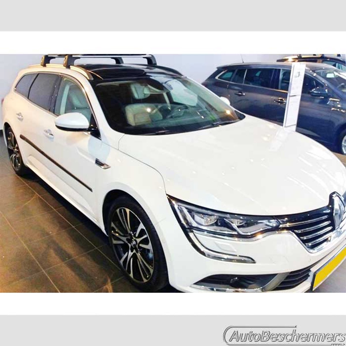 Stootlijsten set zwart voor Renault Talisman Estate 2015-. De stootstrips zijn zelfklevend. Set a 4 stuks (#0015)