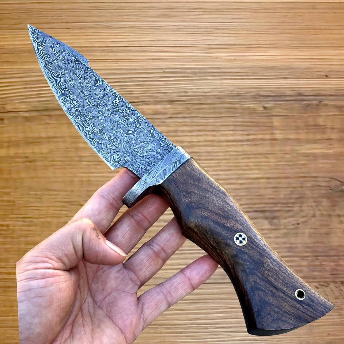 SnelShoppen - Jagdmesser Taschenmesser 12 cm Klinge - Echtes 150 lagen Damascus staal - Walnoten houten handvat - Ideaal voor huiden met leren sheath