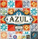 Bordspel "AZUL" met een tegelpatroon in blauw, oranje, rood en wit. "WINNAAR FAMILIE 2018" logo.