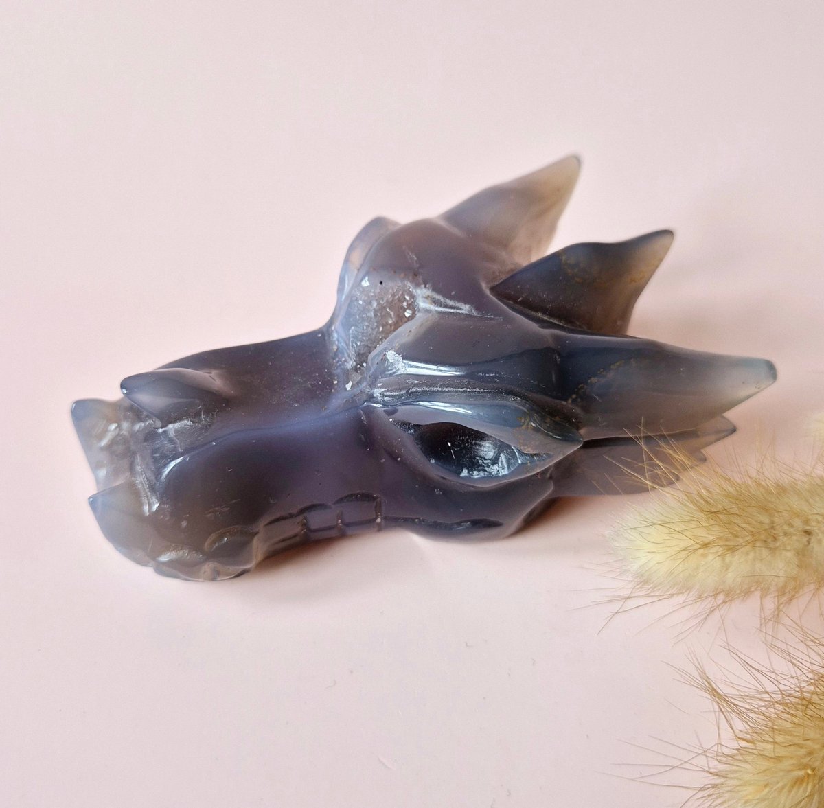Edelsteen Grijze Druzy Agaat Drakenschedel 247 gram – Kracht, Bescherming & Spirituele Heling