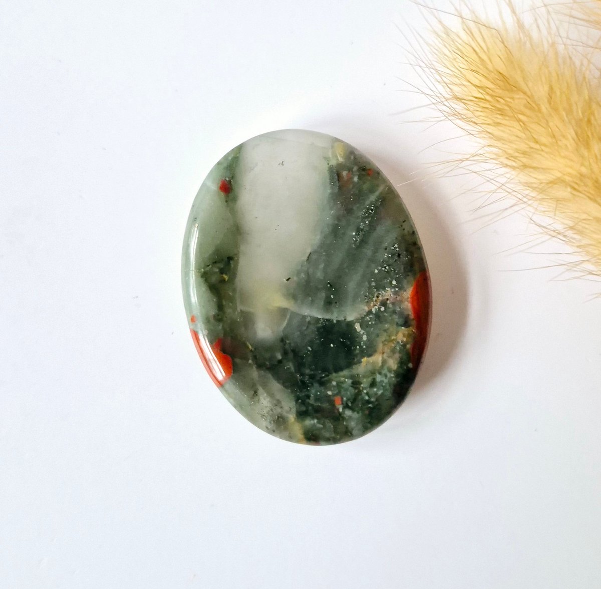 Edelsteen African Bloodstone Duimsteen / zorgensteen zaksteen Worry Stone