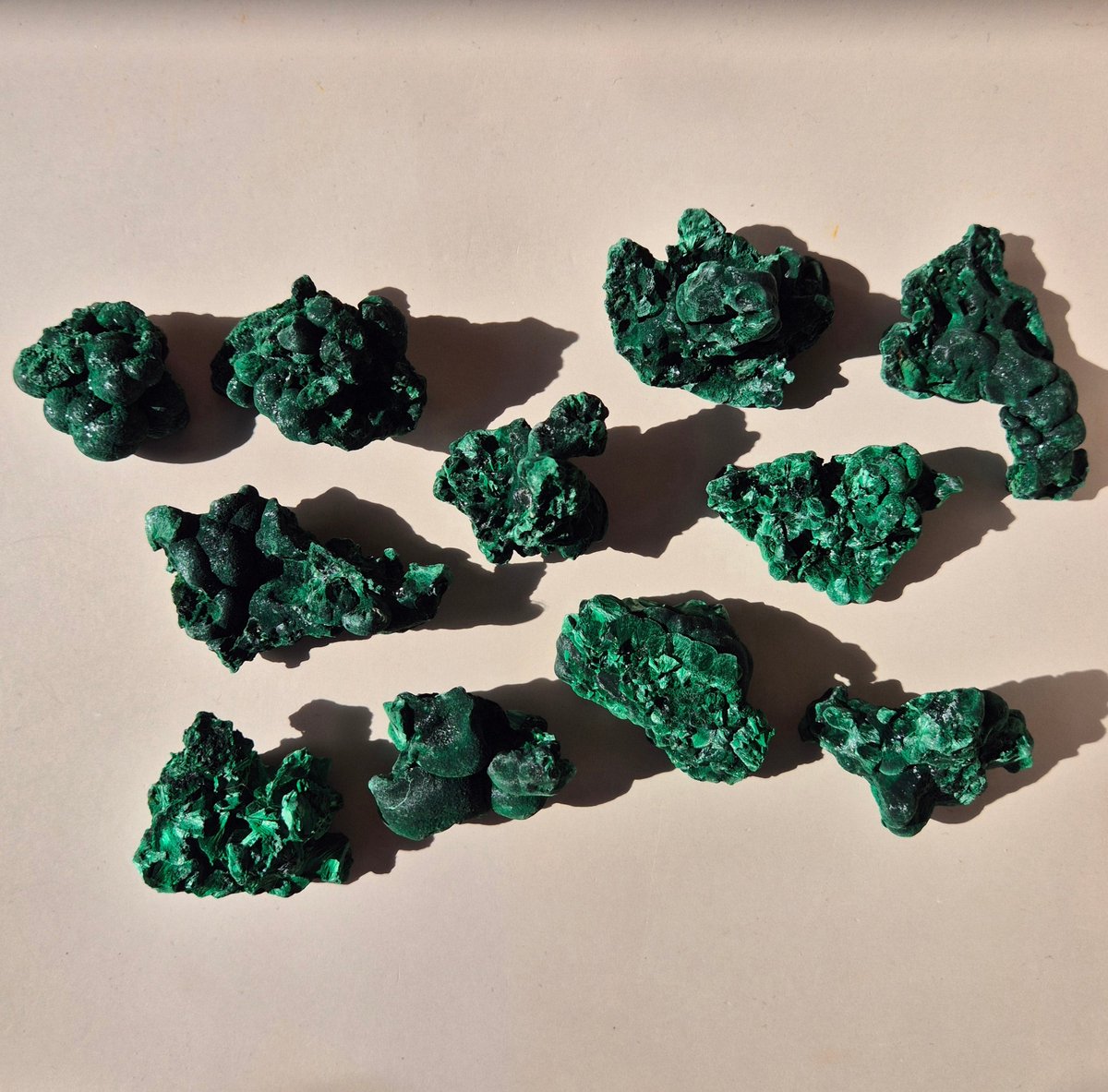 Velvet Malachite Cat Eye – Ruwe Cluster 30-50gram