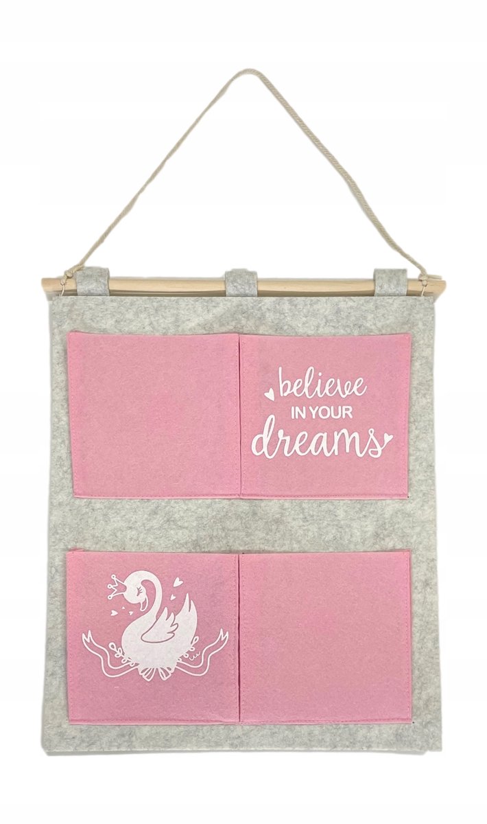 Vilten Wandorganizer Kinderkamer – 38 x 44 cm – Met 4 Opbergvakken – Houten Ophangstok – Roze/Zwanen