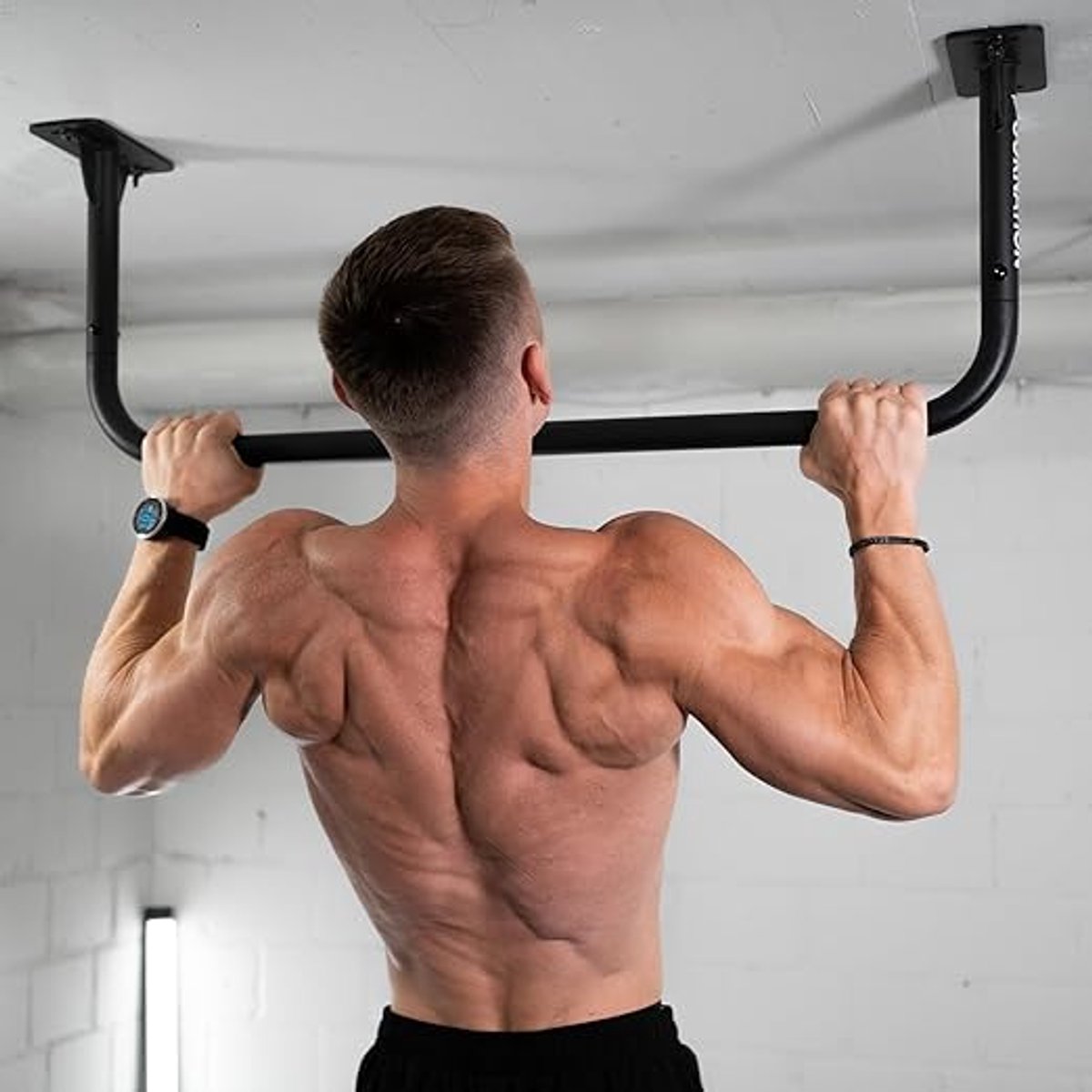 Optrekstang Voor Muur Of Plafondmontage - Stevige Pull Up Bar Van Gepoedercoat Metaal - Krachttrainingsstang Voor Calisthenics, Fitness En Home Workouts - Ruimtebesparende Optrekstang Voor Thuisgym