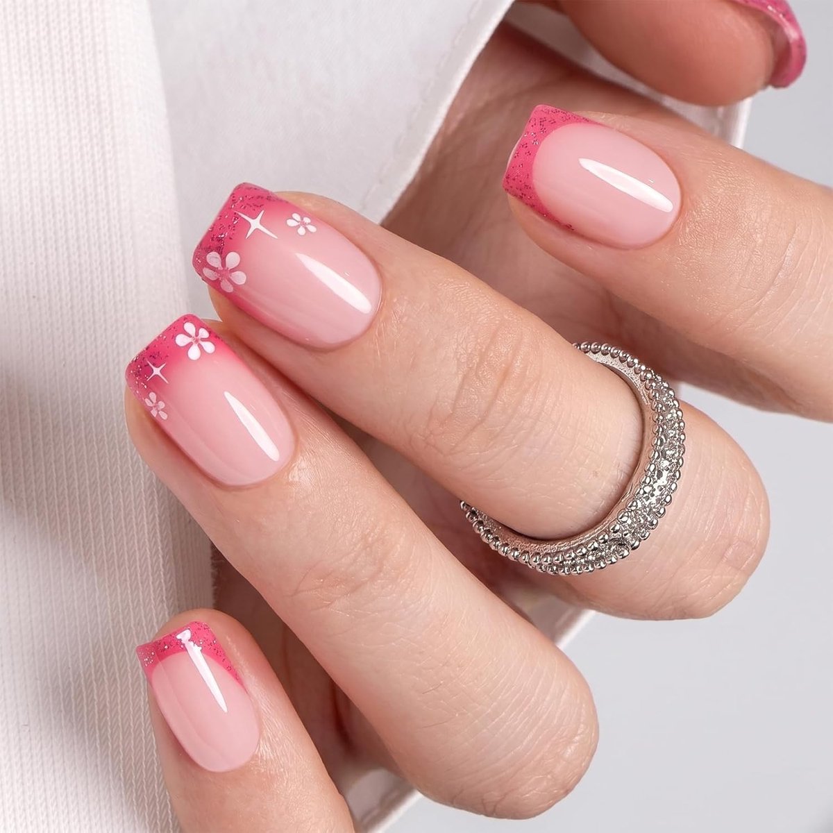 SnelShoppen - Press on Nails Short 24 Stuks, Roze Ombre met Witte Bloemen, Vierkant Korte Kunstnagels, 12 Maten met Hechtingspads en Vijl, Manicure Se