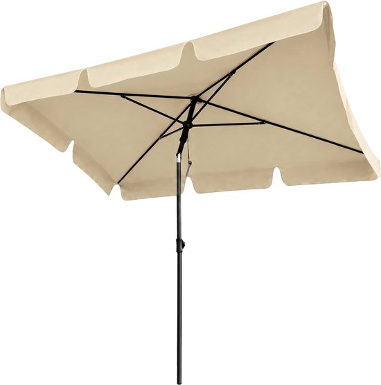 Le dessous d'un parasol beige carré avec un cadre noir, isolé sur fond blanc.