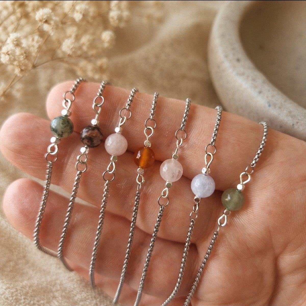 Juffencadeau Edelsteen Armband – Keuze uit 6 Edelstenen – Verstelbaar RVS 18K Goldplated Armbandje – Cadeau voor Juf – Einde Schooljaar Edelsteen