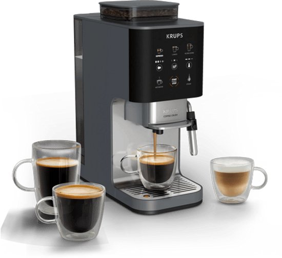 Grijze Krups volautomatische espressomachine met drie glazen mokken koffie.